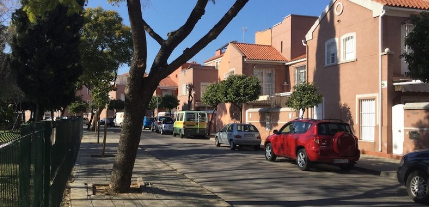 Chalet Adosado en Sevilla Este