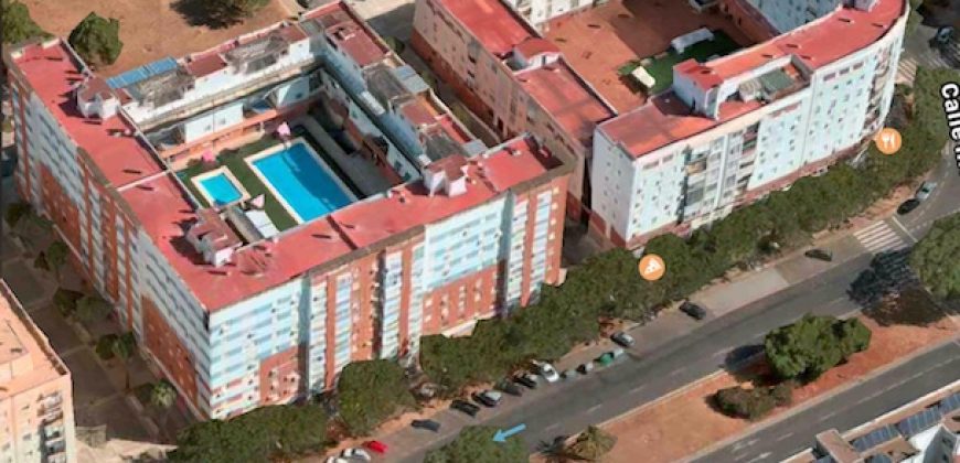 Piso junto a Comisaría en Sevilla Este