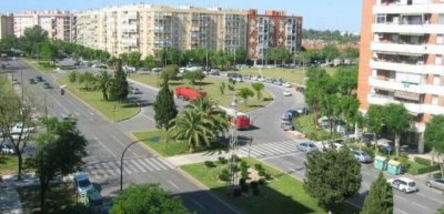 Piso con terraza de 50m2 Sevilla Este
