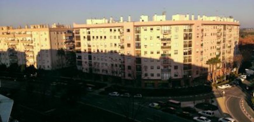 Piso con terraza de 50m2 Sevilla Este