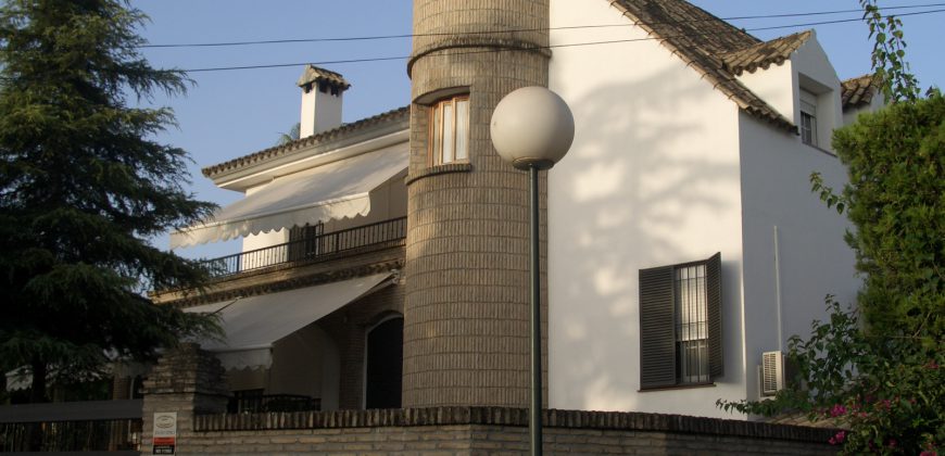 Chalet de lujo en Urbanización Privada.