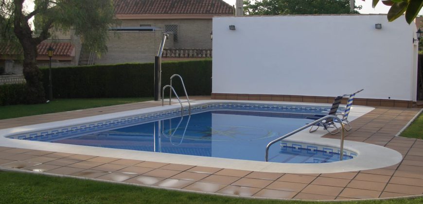 Chalet de lujo en Urbanización Privada.