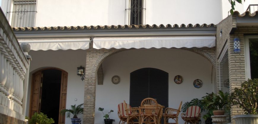 Chalet de lujo en Urbanización Privada.