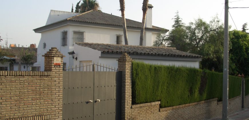 Chalet de lujo en Urbanización Privada.