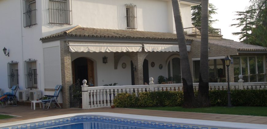 Chalet de lujo en Urbanización Privada.