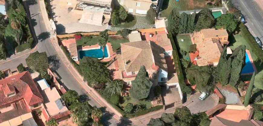 Chalet de lujo en Urbanización Privada.