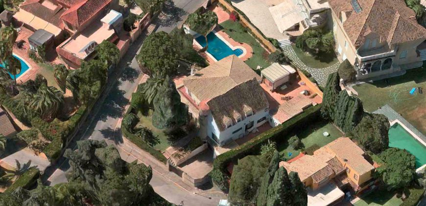 Chalet de lujo en Urbanización Privada.