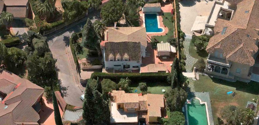 Chalet de lujo en Urbanización Privada.