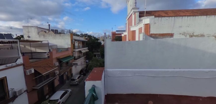 Casa en El Cerro del Aguila junto a Iglesia