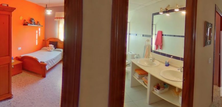 Vivienda en centro Gines con Garaje