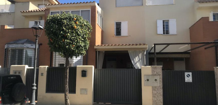 Chalet Adosado en Castilleja de la Cuesta