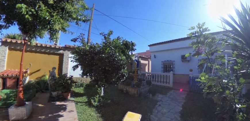 Chalet con Piscina en Gines centro