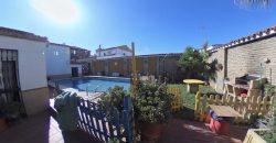 Chalet con Piscina en Gines centro