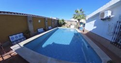 Chalet con Piscina en Gines centro
