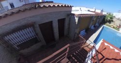 Chalet con Piscina en Gines centro