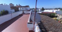 Chalet con Piscina en Gines centro