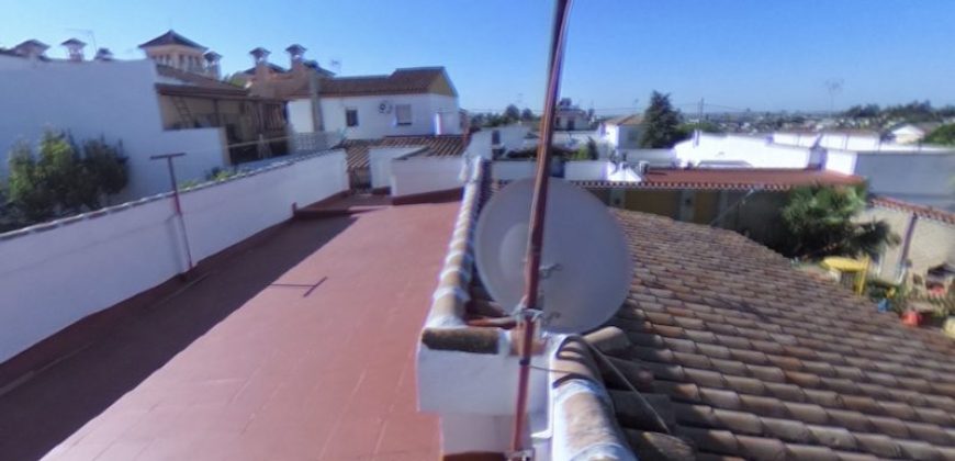 Chalet con Piscina en Gines centro