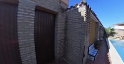 Chalet con Piscina en Gines centro