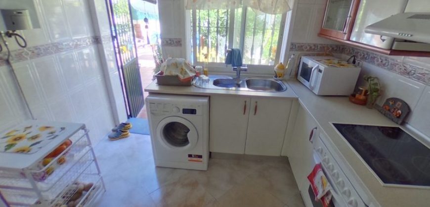 Chalet con Piscina en Gines centro