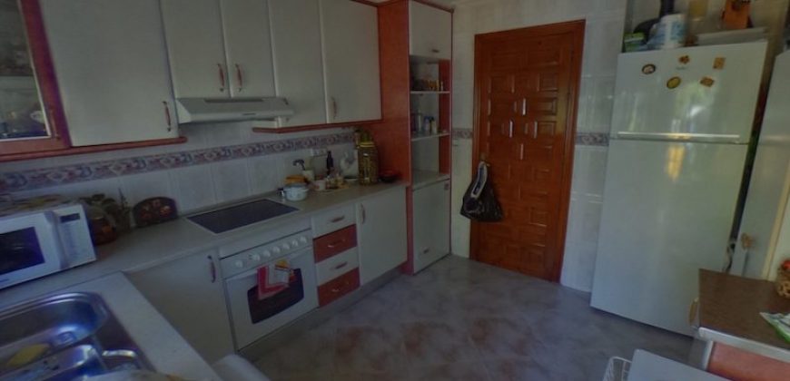Chalet con Piscina en Gines centro