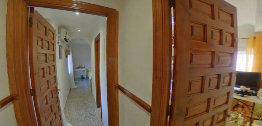 Chalet con Piscina en Gines centro