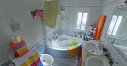 Chalet con Piscina en Gines centro