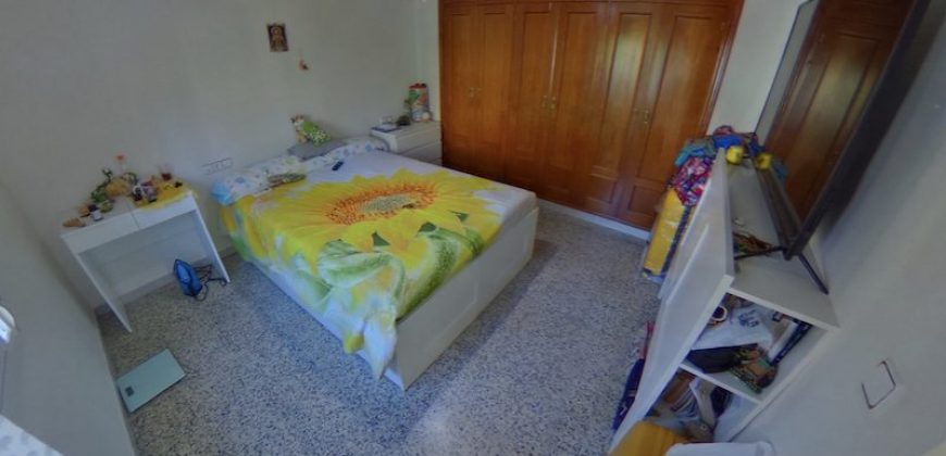 Chalet con Piscina en Gines centro