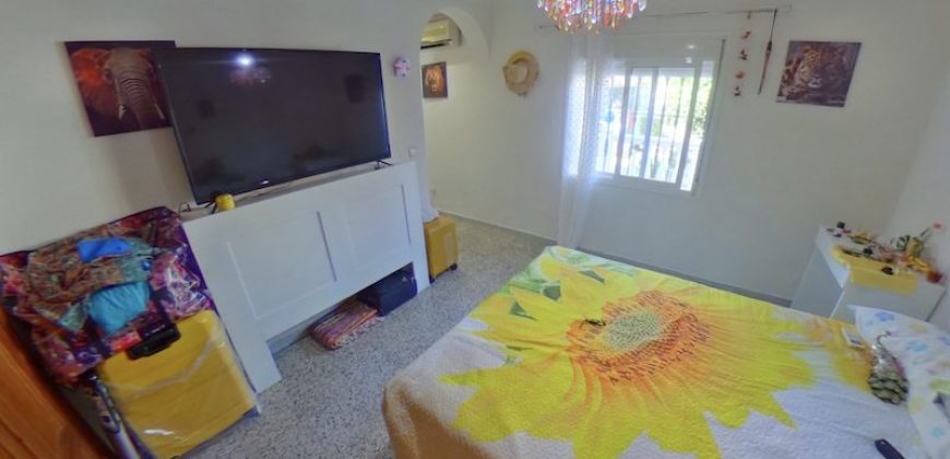 Chalet con Piscina en Gines centro