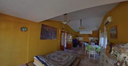 Chalet con Piscina en Gines centro