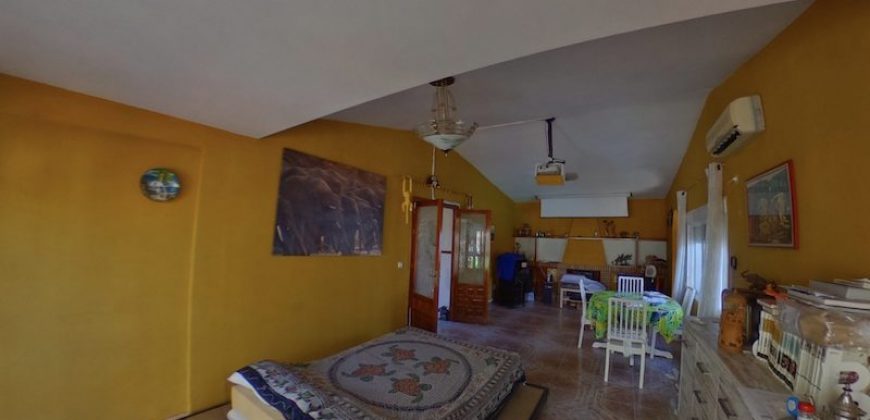 Chalet con Piscina en Gines centro