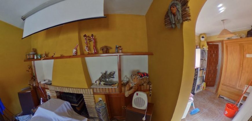 Chalet con Piscina en Gines centro