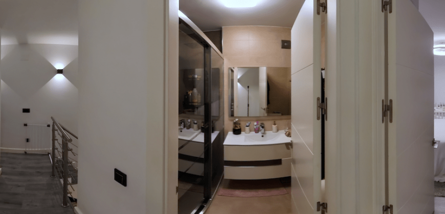 Chalet Adosado con Reforma Integral en Sevilla Este