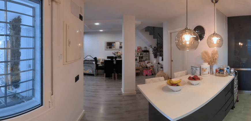 Chalet Adosado con Reforma Integral en Sevilla Este