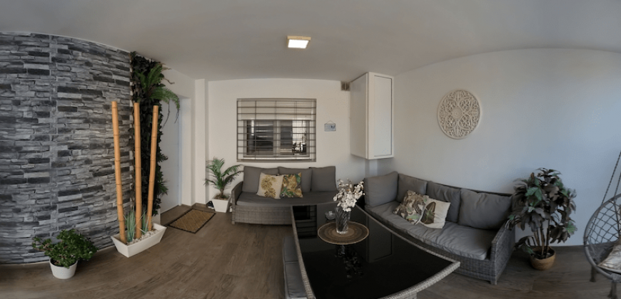 Chalet Adosado con Reforma Integral en Sevilla Este