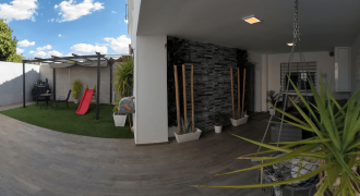 Chalet Adosado con Reforma Integral en Sevilla Este