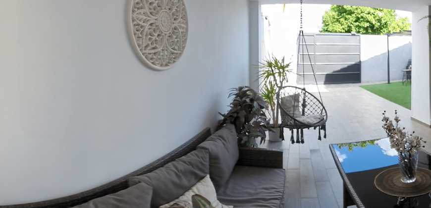 Chalet Adosado con Reforma Integral en Sevilla Este