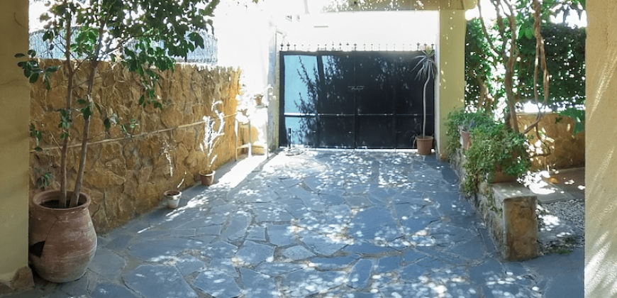 Chalet pareado de diseño exclusivo en Urbanización PuertaQuinto, Montequinto