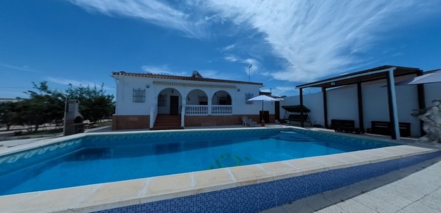 Chalet Independiente en Urbanización Pago Redondo