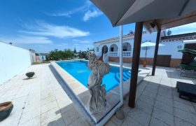 Chalet Independiente en Urbanización Pago Redondo