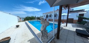 Chalet Independiente en Urbanización Pago Redondo