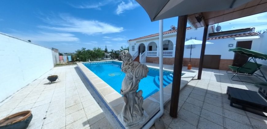 Chalet Independiente en Urbanización Pago Redondo