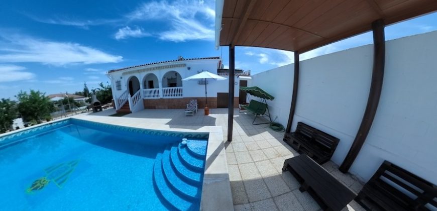 Chalet Independiente en Urbanización Pago Redondo
