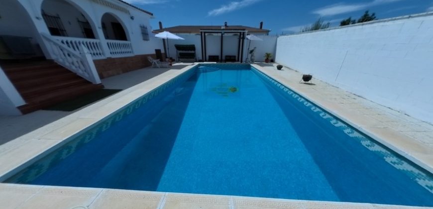 Chalet Independiente en Urbanización Pago Redondo