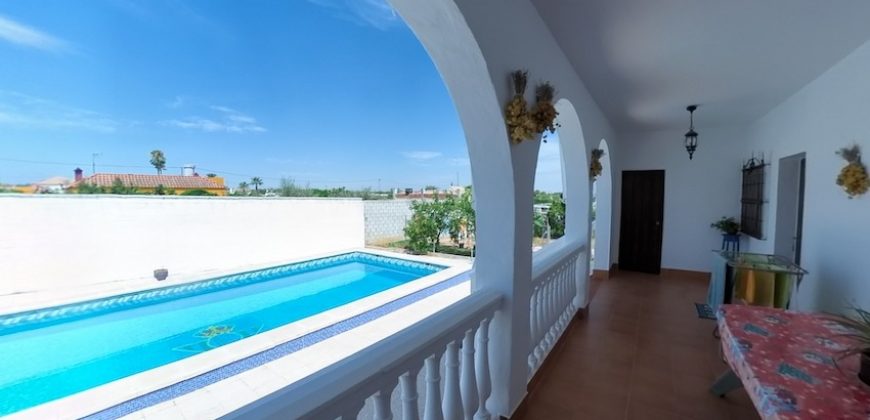 Chalet Independiente en Urbanización Pago Redondo